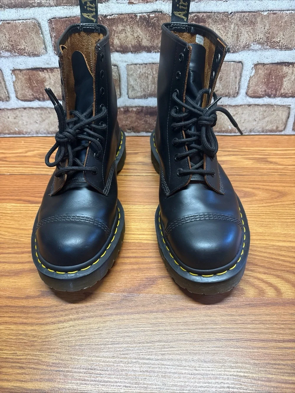 dr martens made in england Cap Toe 8- eye Boots Men’s Sz 11 (10UK)